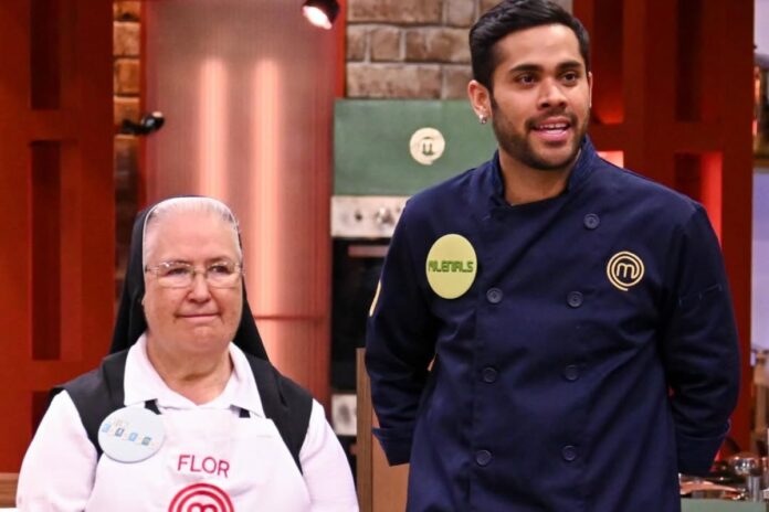 La Hermana Flor ayudó a cocinar a Dani Valle. Foto: Instagram @masterchefmx