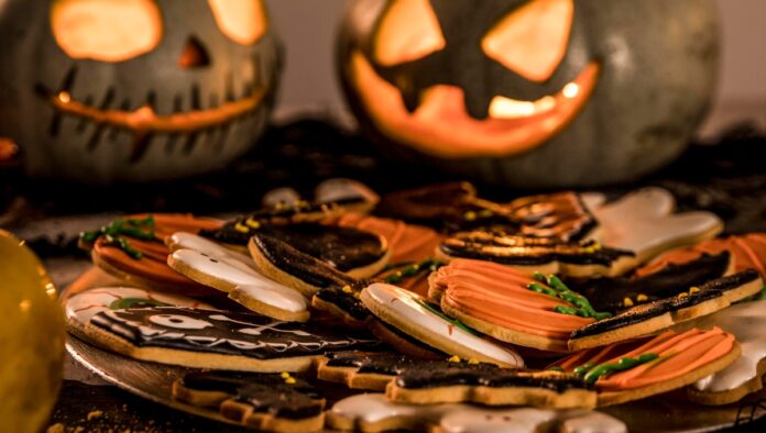 Galletas y pastelillos es parte de la comida típica de Halloween. Foto: Freepik