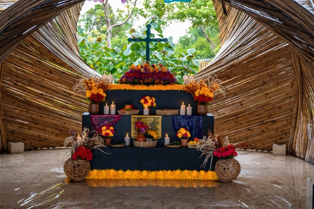 Los altares y ofrendas del Hanal Pixán varían según el tipo de difunto. Foto: Cortesía