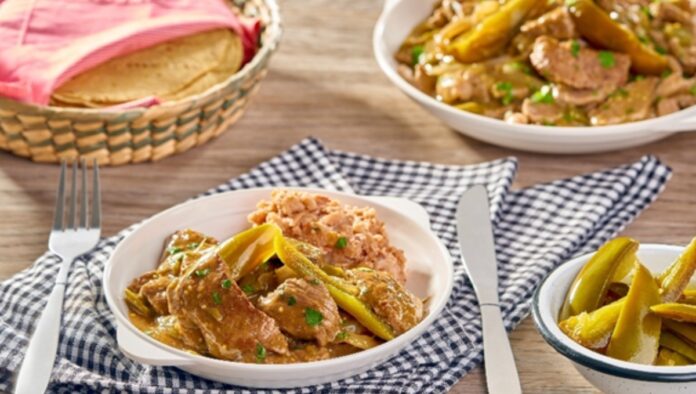 Receta de bisteces al Albañil para conmemorar la Revolución Mexicana. Foto: Cortesía