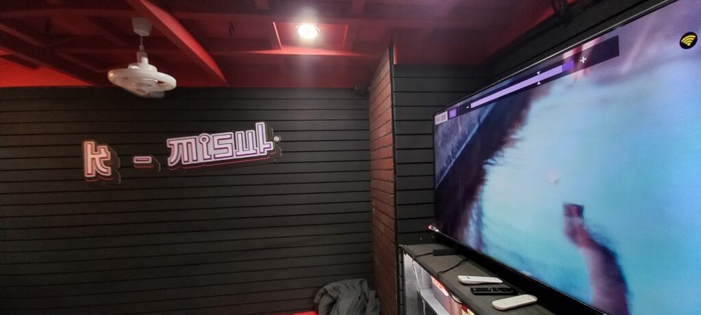 ¿Buscas un karaoke coreano? Visita K-Misul en CDMX,donde además, podrás preparar tu propio ramen. Foto: Especial